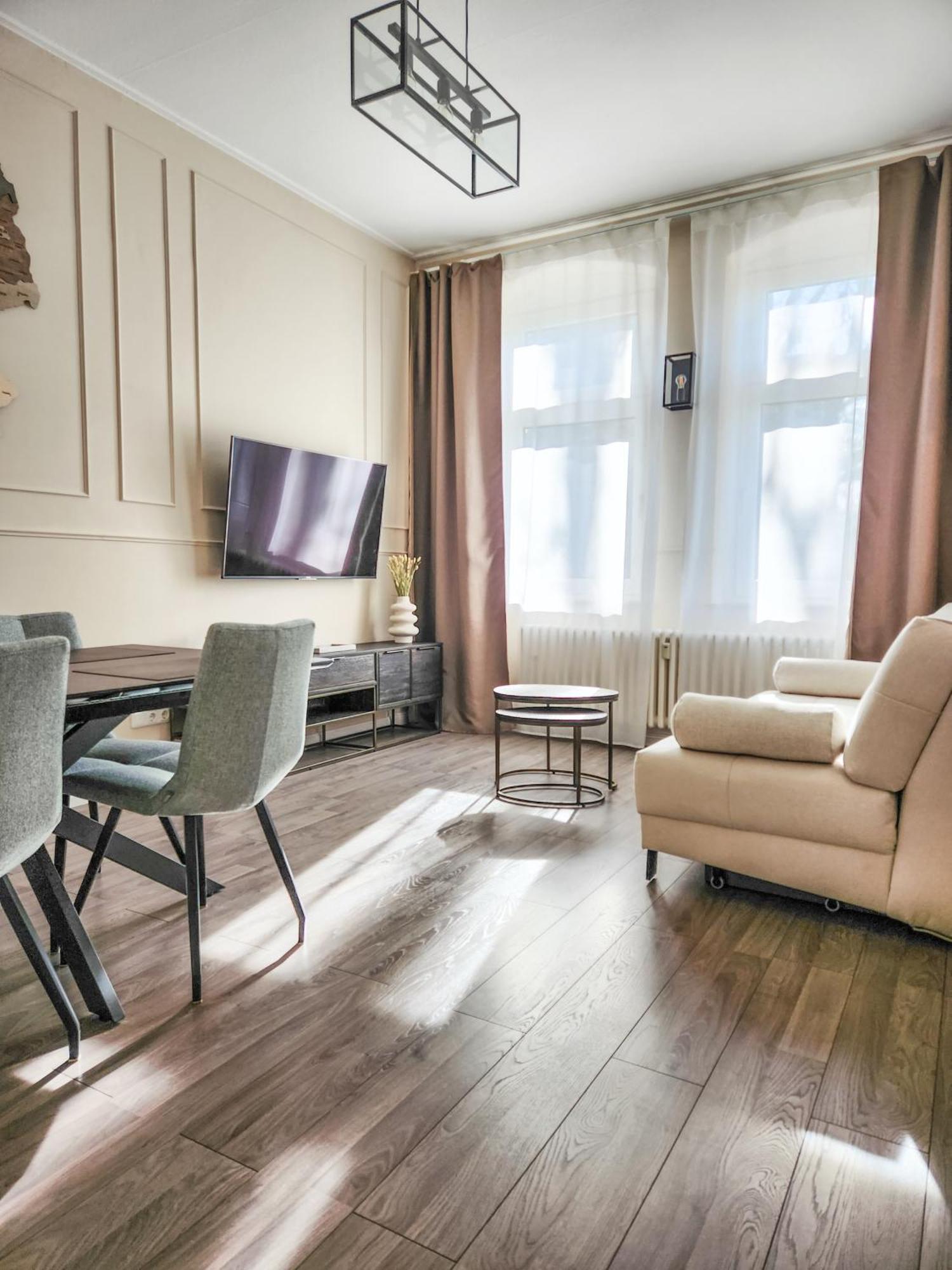 Geli Homes L1 - 2X Zimmer, 2X Kingsize Bett, 1 Bis 4 Personen, Parkplatz, Tv, Wifi, Top Kueche, Kaffee, Tee Lünen Exteriör bild