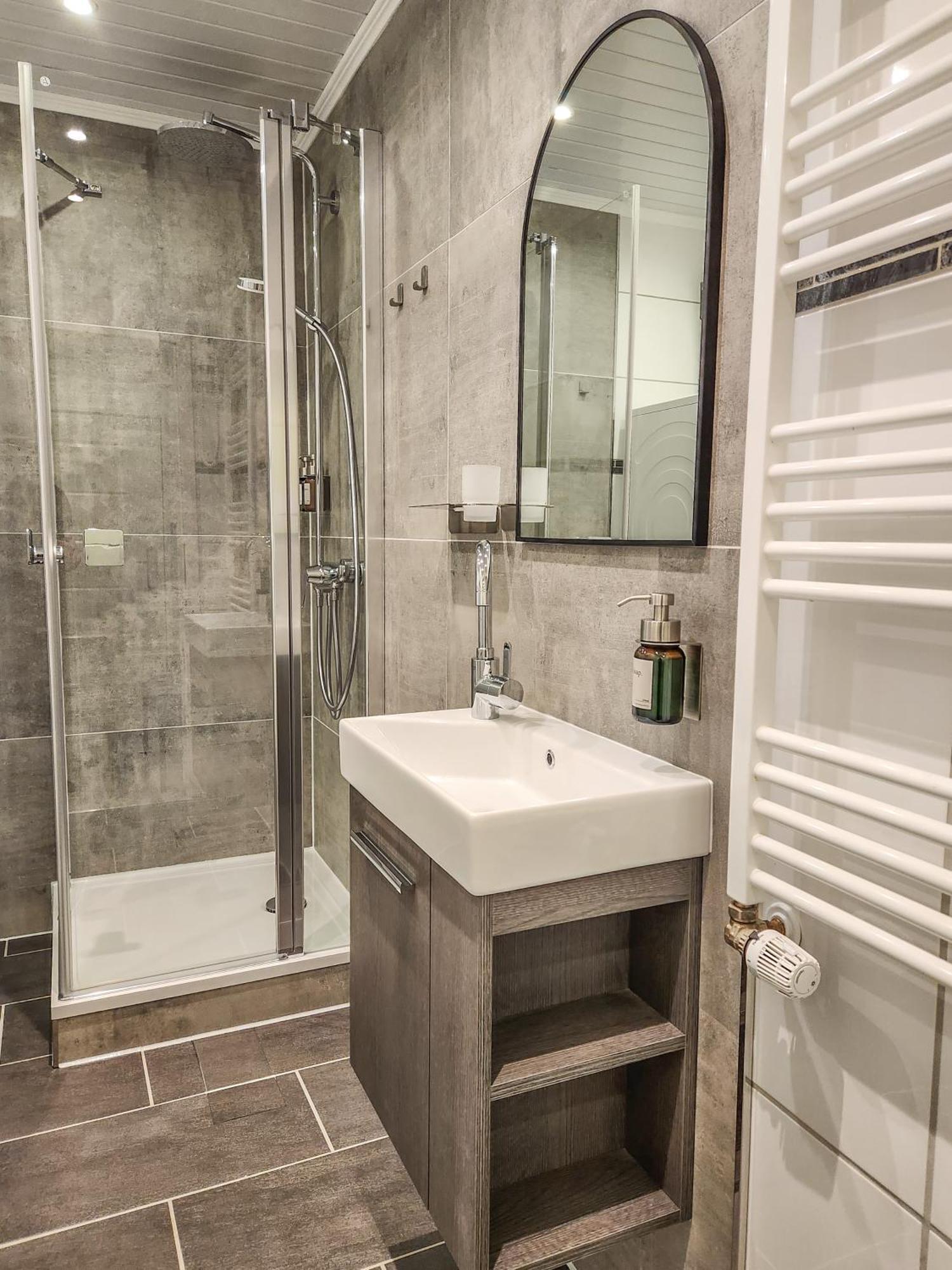 Geli Homes L1 - 2X Zimmer, 2X Kingsize Bett, 1 Bis 4 Personen, Parkplatz, Tv, Wifi, Top Kueche, Kaffee, Tee Lünen Exteriör bild